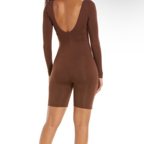 NWOT Naked Wardrobe Brown Scoop Neck Long Sleeve Romper - Size Medium - Picture 4 of 4